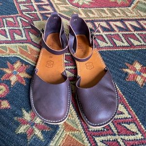 Crupon barefoot zero drop Mary Jane sling back clog sandals - BARELY WORN